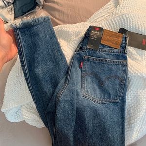 Women’s Levi’s jeans